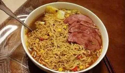 瓜娃子课堂吃泡面,泡面美食之旅