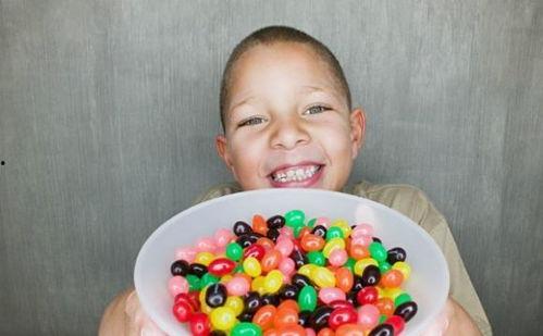 小朋友吃瓜吃糖,小朋友的瓜糖时光