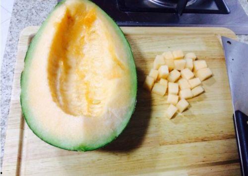 仓鼠吃哈密瓜吃哪个部分,揭秘它们的最爱部位